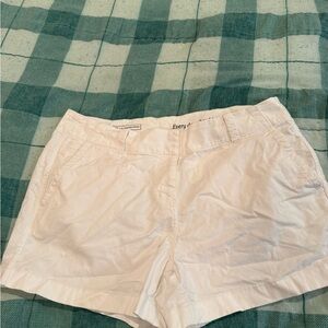 Women's Vineyard Vines White Shorts size 10